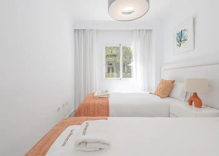 2 Bedrooms Terrace - Pool & Parking Marbella
